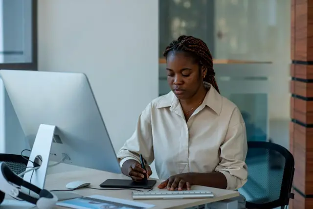Recrutement : Secrétaires, Infographe et Expert en Communication Digitale