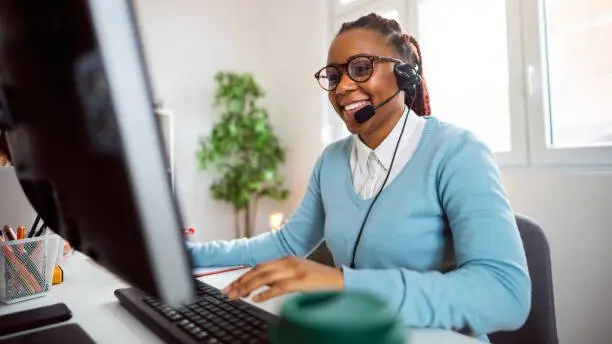 Smart Konnect recrute des télévendeurs freelances B2C 180 € + primes de performance (100 % à distance)