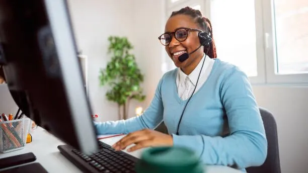Smart Konnect recrute des télévendeurs freelances B2C 180 € + primes de performance (100 % à distance)